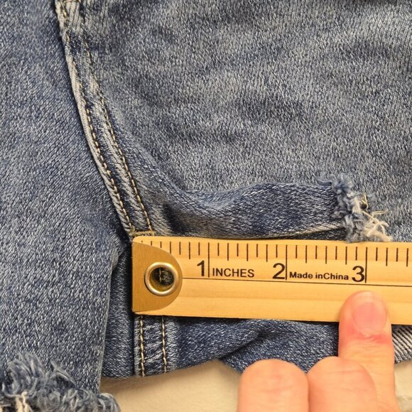 Vervet Women's S Denim Distressed High-Waisted Frayed Hem Cargo Pocket Shorts - Picture 8 of 11